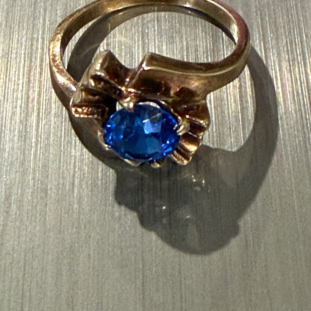 Elegant Blue Stone Gold Ring
